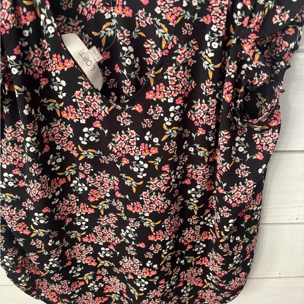 LOFT NWT Floral Black Top with Flutter sleeves . - Picture 6 of 11